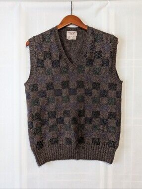 Vintage Woodward Men's Shop sweater made Hong Kong From 100% British wool Size M